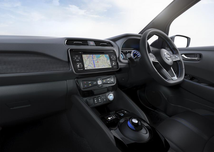 Торпедо Nissan Leaf 2018 года  (JP) (фото 33 из 35)